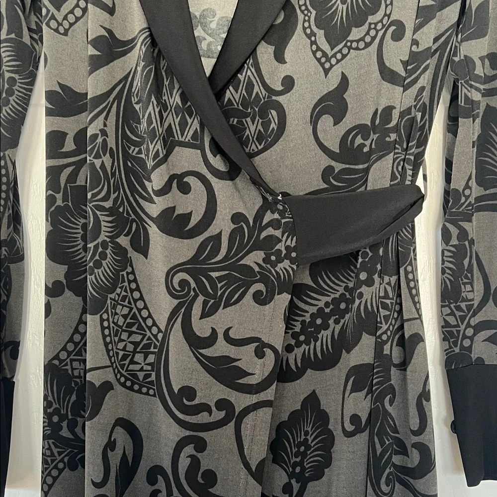 Elegant Black and Gray Long Sleeve Dress - Picture 2 of 5